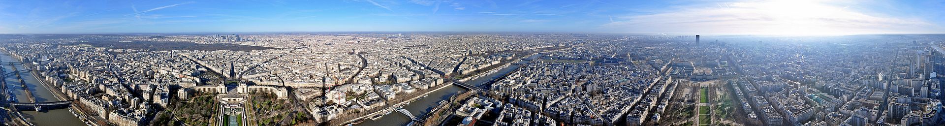 l'image montre la panoramique de la tour eiffel 